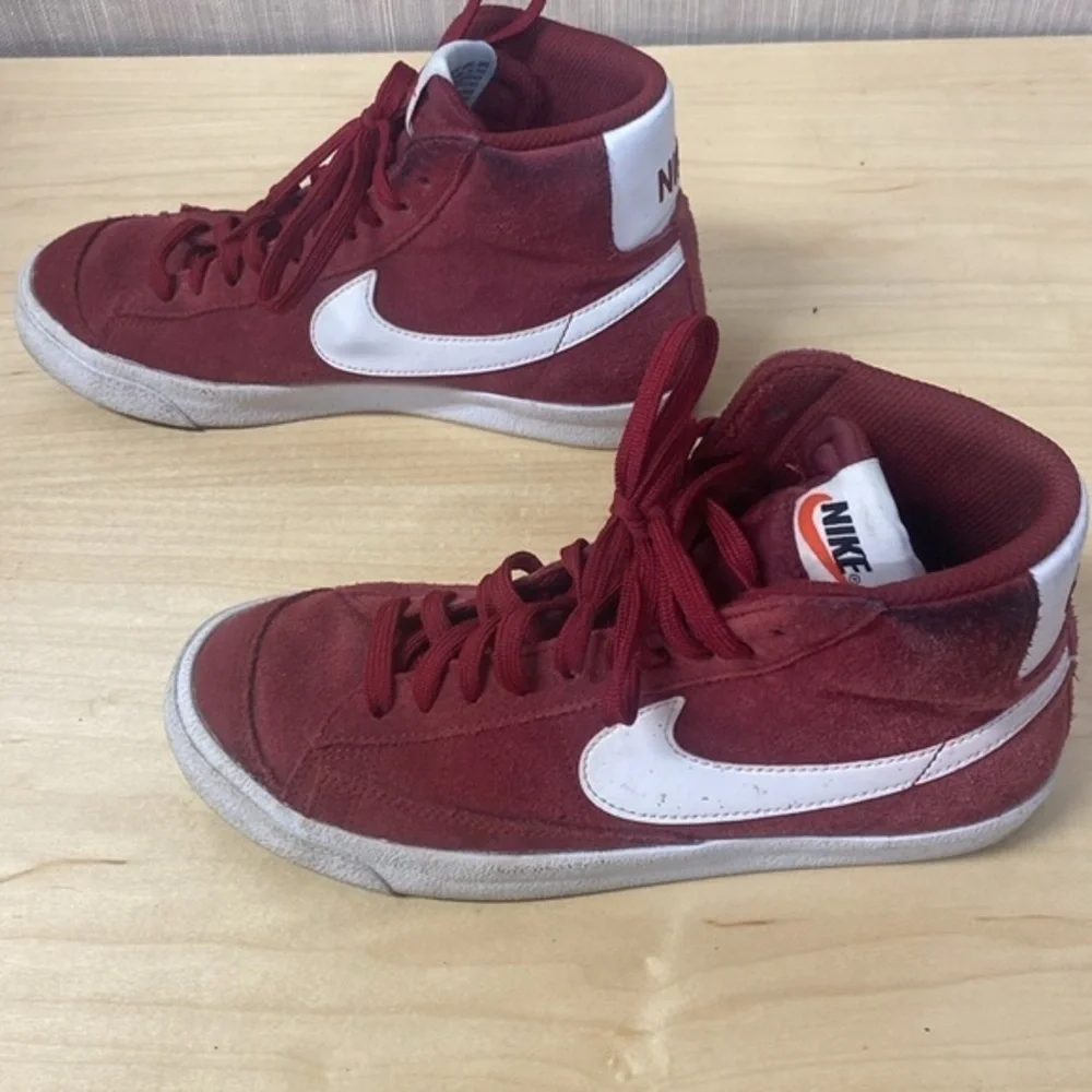 Nike wine Blazer Mid Premium Suede 77’ Red sneakers youth kids‎ size 6
